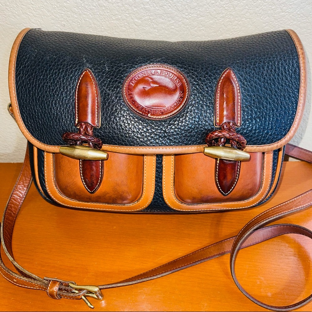 Vintage Dooney & Bourke black Medium Double Pocket Outback